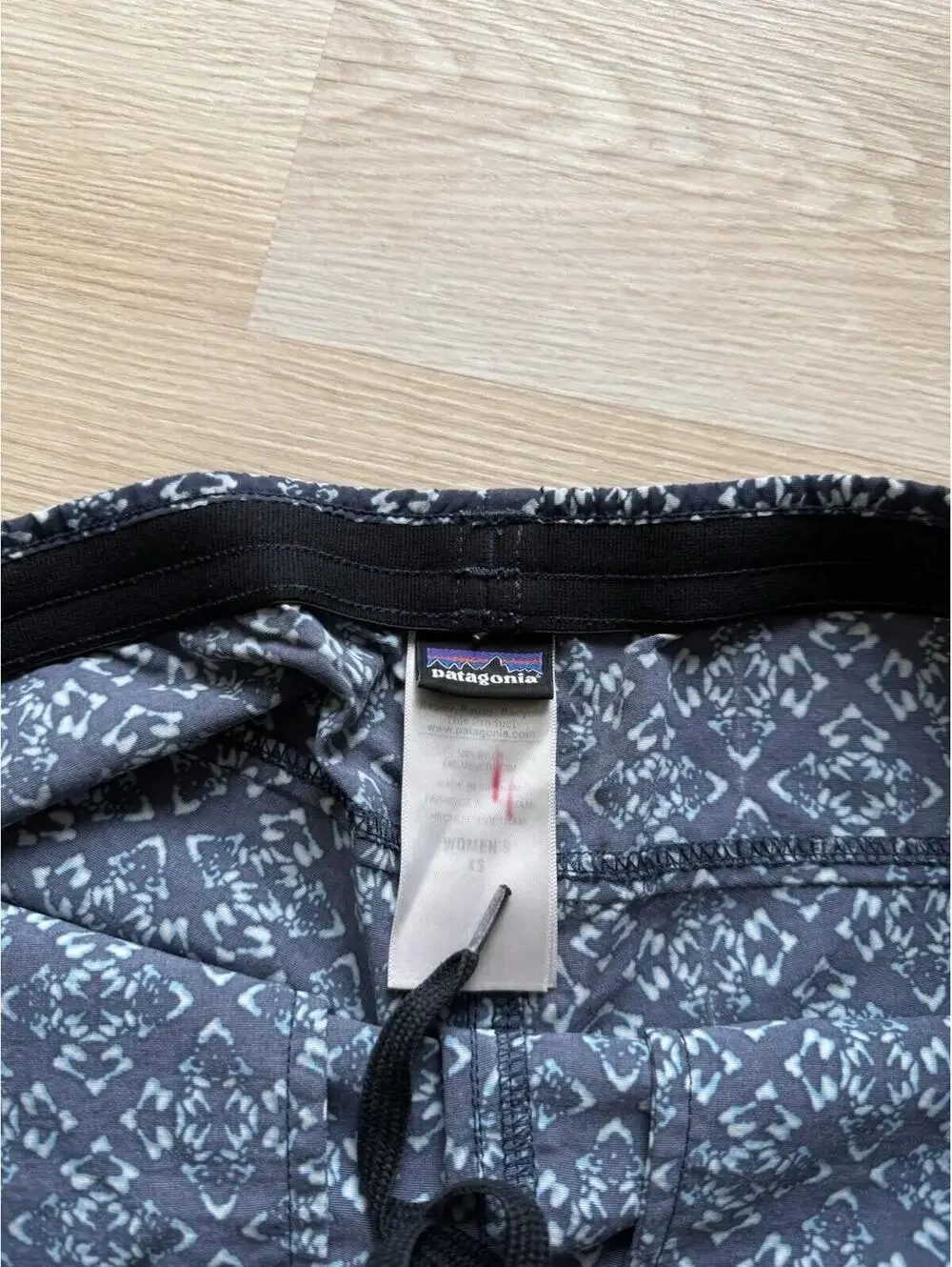 Patagonia Women’s Sz XS Barely Baggies Blue Geometric NetPlus Swim Hiking Shorts